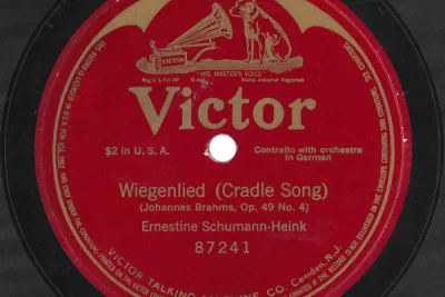 Red Victor 78 rpm record label of Brahms' Wiegenlied sung by Ernestine Schumann-Heink