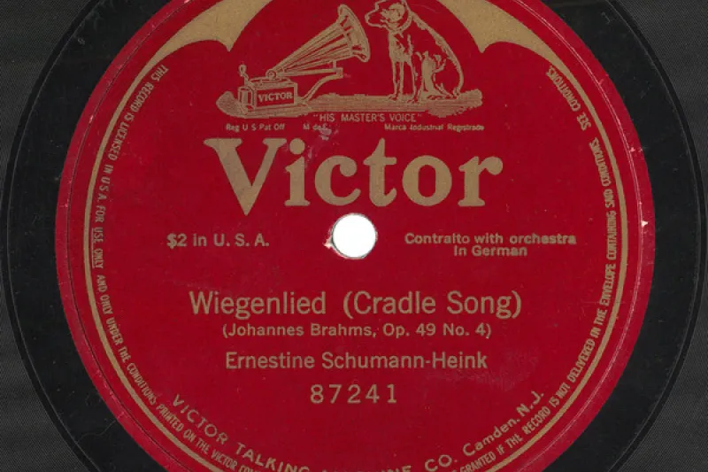 Red Victor 78 rpm record label of Brahms' Wiegenlied sung by Ernestine Schumann-Heink
