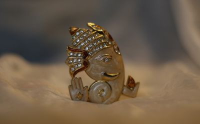 Om Ganesh Statue by MusicTales.club

