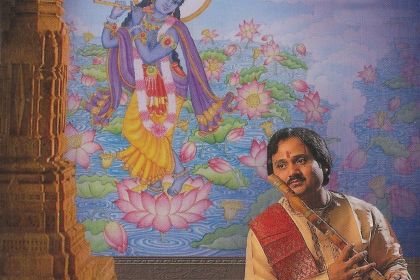 Hindustani flute by Ronu Majumdar brings meditative mood to classical ragas